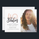 40e anniversaire photo 40 & fabuleux moderne color<br><div class="desc">Faire 40 look,  soixante-dix et fabuleuse invitation d'anniversaire photo. Design de typographie de texte de script moderne. Partie d'une collection. Les couleurs peuvent être changées.</div>