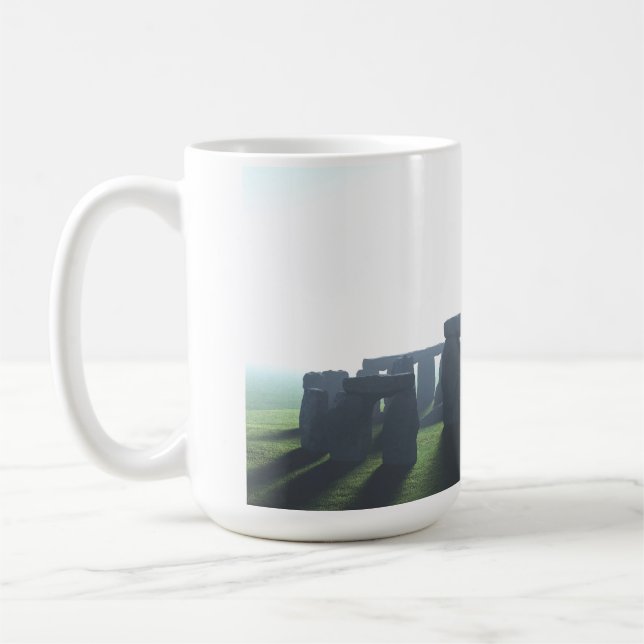 44 oz mug with "Stonehenge in the Mist" image (Gauche)