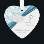 5e anniversaire du Mariage bleu<br><div class="desc">5e anniversaire du Mariage Bleu Garder l'ornement de design de saké. Ce magnifique ornement sera un succès avec ce couple ou cette personne particulière. Cela fonctionnerait aussi bien pour tout autre événement ou occasion comme un fiançailles, un mariage, un anniversaire, un diplôme, une retraite, etc. en modifiant simplement le libellé....</div>