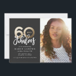 60 or faire 60 look beau photo anniversaire<br><div class="desc">Faire 60 look,  soixante et fabuleuse bonne invitation d'anniversaire photo. Texte de script moderne monochrome et design d'effet or. Partie d'une collection.</div>