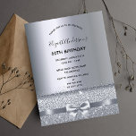 60e anniversaire fête argent étincelle invitation<br><div class="desc">Une invitation moderne, élégante et glamour pour une fête du 60e anniversaire de femme. Un arrière - plan métallique faux argenté avec un élégant faux arc argenté, ruban et étincelant. Le nom est écrit avec un script de style moderne en lettres de main noire. Modèles pour les détails de votre...</div>