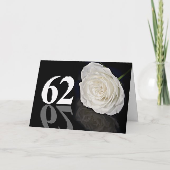 62e carte d'anniversaire avec une rose blanche cla (Devant)