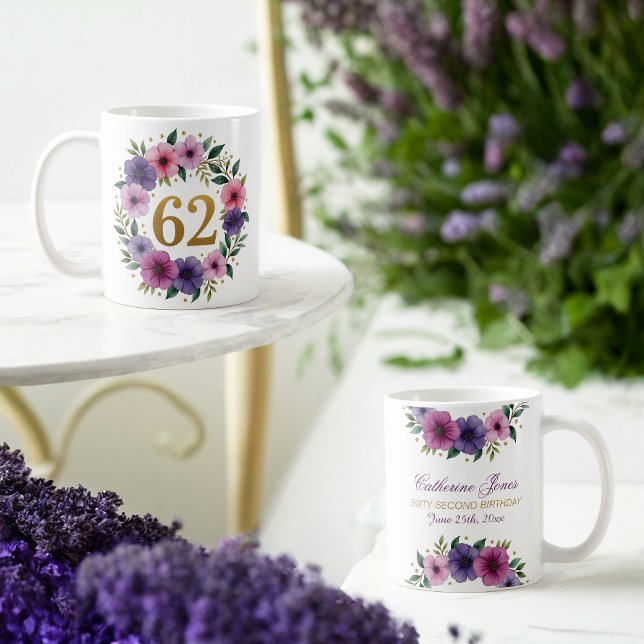 62ème Anniversaire Mug - Couronne florale avec num (Créateur téléchargé)