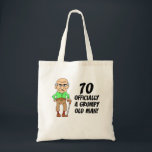 70e anniversaire Grumpy Old Man Sac fourre-tout<br><div class="desc">70e Anniversaire Officiellement Un vieil homme grincheux dessin drôle avec un dessin animé,  vieil homme. Idéal pour quelqu'un qui atteint soixante-dix ans. Un cadeau amusant pour un soixante-dixième anniversaire.</div>