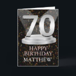 70th Birthday Spotlights Ajouter une carte de nom<br><div class="desc">Faites une carte de 70e anniversaire extra spéciale en ajoutant un nom. Le numéro 70 sur une plinthe avec des projecteurs brillants pour l'éclairer!</div>