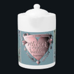 7e année Mariage de cuivre<br><div class="desc">Ils ont mérité leur sept ans de mariage en cuivre, et qu'est-ce qui pourrait être une meilleure façon de le marquer avec un art original, métal de coeur honneur sur une magnifique théière en céramique Zazzle ? ! Je suis également disponible pour toute personnalisation ou illustration que vous souhaitez, envoyez-moi...</div>