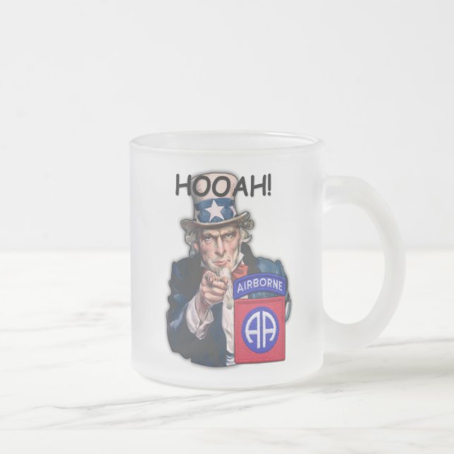 82e aire de répartition aéroportée Frosty Mug (Droit)