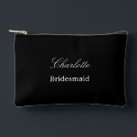 À Accessoires Élégante pochette d'accessoires noir de femme de m<br><div class="desc">Élégante pochette d'accessoires Black Bridesmaid, s'il vous plaît personnalisez le nom de la demoiselle d'honneur, en utilisant le modèle de personnalisation en ligne avant de commander. Le modèle de personnalisation peut également être facilement utilisé pour personnaliser la conception d'autres rôles d'invités mariages, comme Maid of Honor, en modifiant le texte...</div>