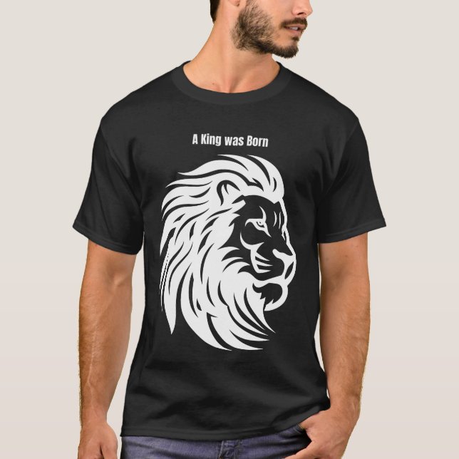 A King Was Born Lion T-Shirt – Powerful Gift Desig (Devant)