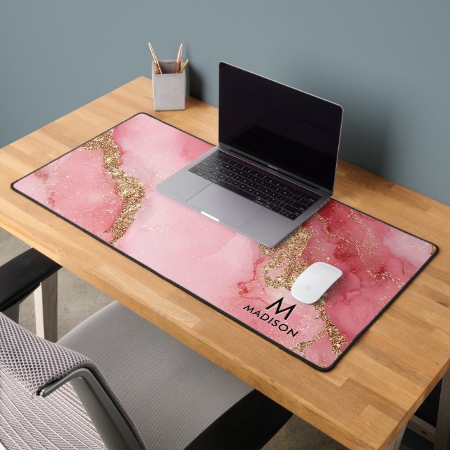 A luxurious pink marble background (Bureau 2)