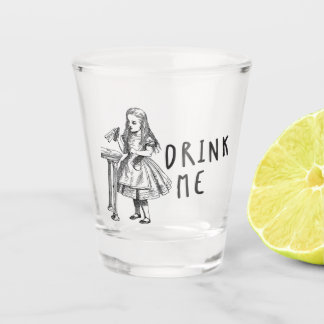 A Shot Le pays des merveilles d'Alice me boivent verre à