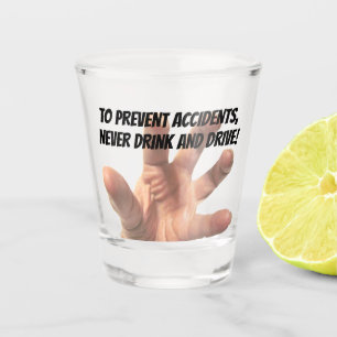 A Shot Main dans le verre de tir