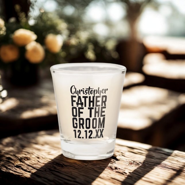 A Shot Père du Mariage Groom Cadeau Verre Captif (A shot glass for the Father of the Groom. Add his name and your wedding date)