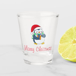A Shot Pingouin dans un Casquette de Noël avec un verre d