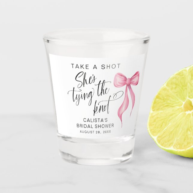 A Shot Prenez un verre Elle noue le nœud Réception de mar (Devant)