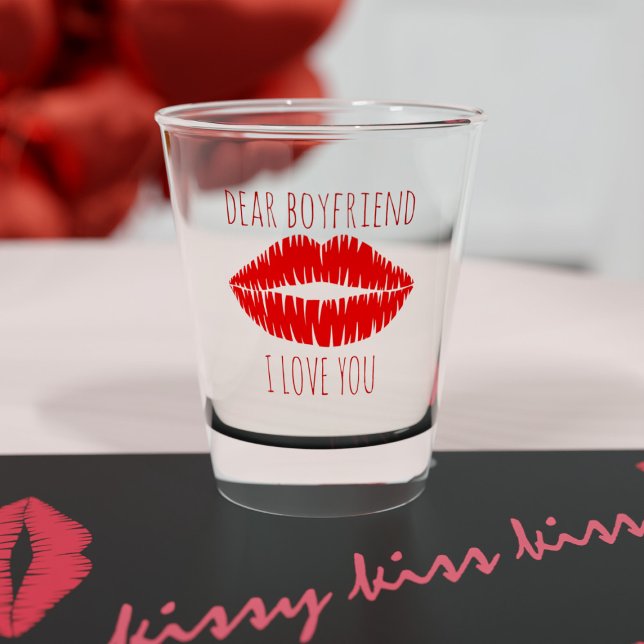 A Shot Red Lipstick Baiser Cher copain en verre de tir (Perfect shot glass for your dear boyfriend (or girlfriend) Change the text!)