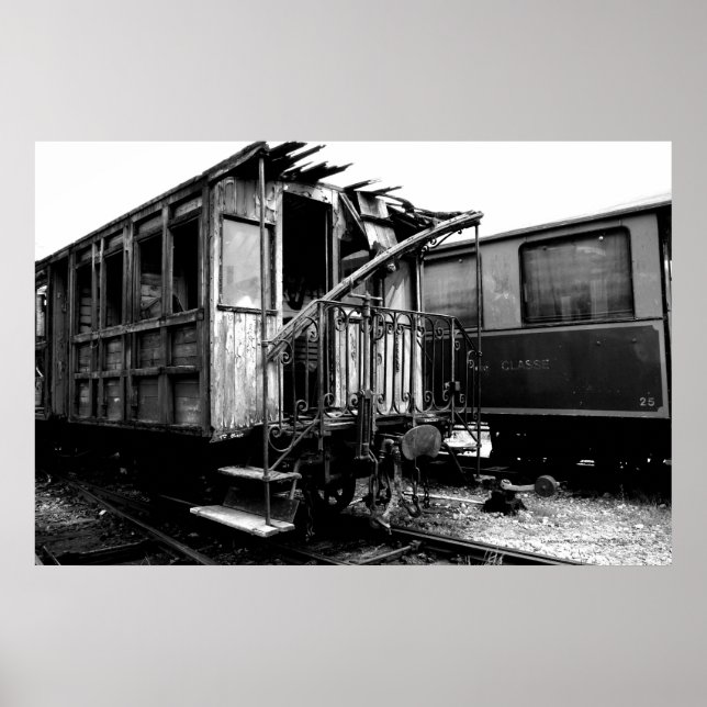 Abandoned Wooden Passenger Car Le Mastrou Poster (Devant)