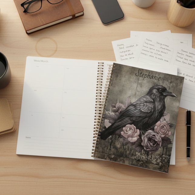 Academia sombre corbeau gothique morose (Personalized Gothic black raven with roses daily planner)