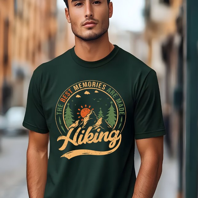 Adventure Awaits Hiking T-Shirt (Créateur téléchargé)