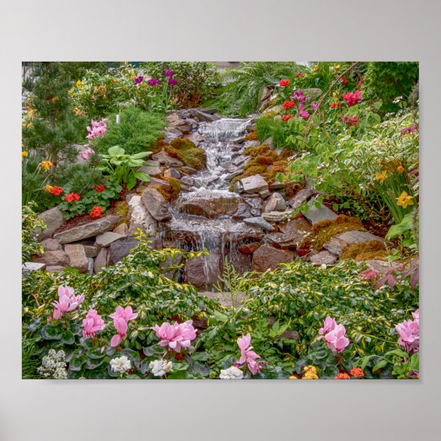 Affiche 10x8 Cascade flottante avec fleurs printanières (Devant)