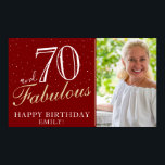 Affiche 70 et fabuleux Elegant Red 70th Birthday Photo<br><div class="desc">70 et Fabulous Elegant Red 70th Birthday Party Photo Poster. Grand signe pour la fête du 70e anniversaire avec une photo personnalisée, inspirationnelle et drôle de citation 70 et fabuleux et texte dans un script tendance avec un nom. Personnalisez le panneau avec votre photo, votre nom et l'âge, et faites...</div>