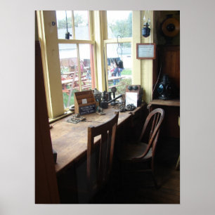 Affiche À l'intérieur du dépôt ferroviaire