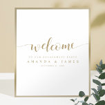 Affiche Accueil de la partie d'engagement blanc en or simp<br><div class="desc">Nous avons donné à cette affiche de bienvenue simple et animée de la fête de fiançailles un brin de panache avec "Welcome" dans une police moderne fluide. Nous aimons les fleurs stylisées et allongées aux deux extrémités du mot. Ceci et l'autre texte est un ton or élégant appelé California Gold....</div>