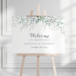 Affiche Accueil minimaliste de l'engagement Eucalyptus<br><div class="desc">Ce signe d'accueil minimaliste pour la fête de l'eucalyptus est parfait pour une simple fête fiançailles. Le design comprend des feuilles d'eucalyptus verts et élégants à l'aquarelle. Faites de cette affiche votre propre en ajoutant le nom de la mariée et du marié,  ainsi que la date du fiançailles.</div>