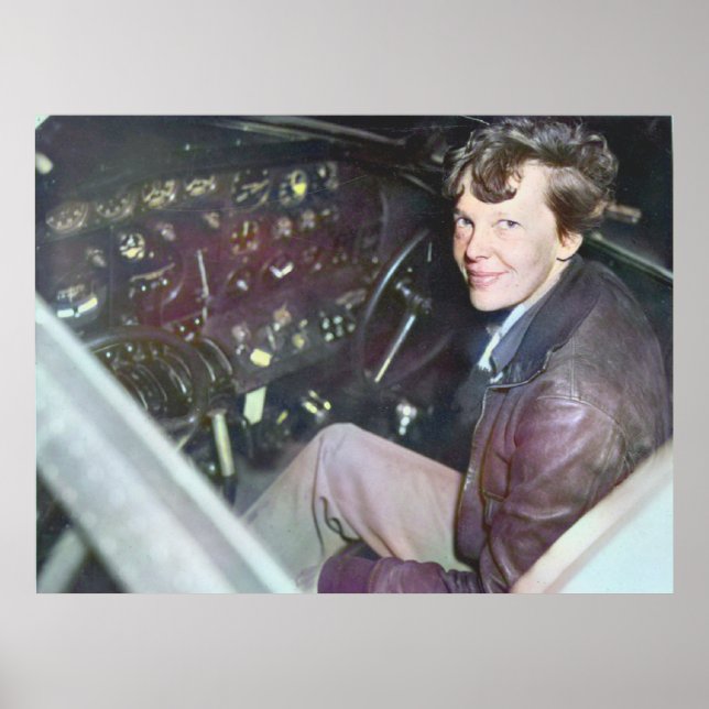 Affiche Amelia Earhart Candid Airplane Cockpit Colorized  (Devant)