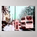 Affiche Aquarelle moderne London Street Scène Pop Art<br><div class="desc">Une adaptation pop art colorée cool d'aquarelle d'une photographie représentant une scène ordinaire banale de rue dans la ville de Londres Angleterre Royaume-Uni avec boîte téléphonique iconique et bus à double étage. Les couleurs sont douces,  pastel,  bleu,  vert,  orange,  jaune,  rose et rouge.</div>