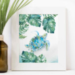 Affiche Aquarelle tortue de mer et Feuilles de Monstera<br><div class="desc">Parfait pour les chambres d'enfants, salles de bains et espaces de vie dans votre maison de plage tropicale. Cette impression présente ma tortue marine peinte à la main et mes feuilles de palmiers monstères dans les tons bleu et vert turquoise. Il correspond à ma collection de décoration côté mer. Pour...</div>