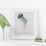 Affiche Aquarelle tropicale Jellyfish Motivation<br><div class="desc">Une affiche inspirante de style côtier pour les chambres, le bureau à domicile et les espaces de vie dans votre maison de plage. Cette impression présente ma méduse d'aquarelle peinte à la main d'origine dans les tons bleus avec ma citation "N'ayez pas peur de plonger profondément" mise dans la typographie...</div>