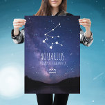 Affiche Aquarius | Constellation Zodiaque personnalisée<br><div class="desc">Notre affiche de naissance Aquarius est le cadeau idéal pour toute personne qui s'inspire de l'astrologie et de la décoration mystique de la maison d'âge nouveau. Avec un beau ciel étoilé foncé en arrière-plan, la constellation d'Aquarius se trouve au-dessus du texte et du symbole zodiaque. Le texte de l'horoscope peut...</div>