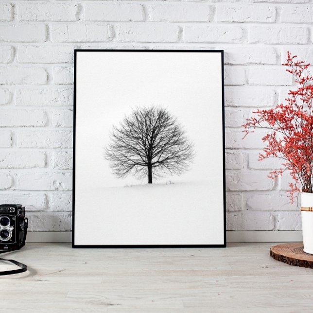 Affiche Arbre noir sans feutre Lone en hiver (#zazzlemade #treewallart #wintertree #leaflesstree #blacktree #treeartforwall#treeautumn#baretree )
