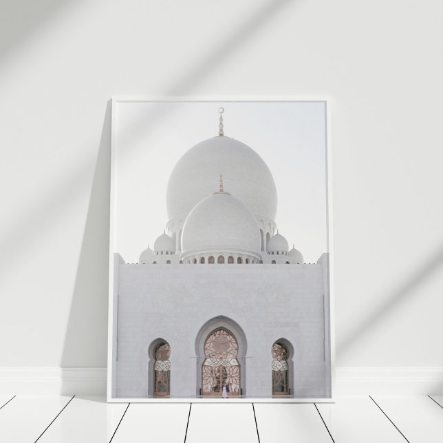 Affiche Architecte islamique de la mosquée blanche (White Mosque Islamic Architect Poster in white frame against white wall.)