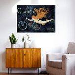 Affiche Art Nouveau Victorien vintage, Cycles Gladiator<br><div class="desc">Illustration vintage Design d'affiche publicitaire Art Nouveau pour Gladiator Cycles,  c. 1895. Cette publicité de vélo belle rousse femme avec les cheveux longs,  fluides et rouges roulent à vélo mais semble voler dans le ciel sombre avec des étoiles.</div>