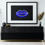 Affiche Art numérique moderne | Lèvres lumineuses murales<br><div class="desc">Art numérique moderne | Poster des lèvres lumineuses au néon bleu</div>