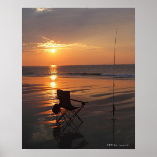 Affiche Baguette de pêche et chaise au bord de l'océan au