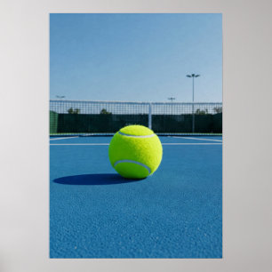 Affiche Balle de tennis lumineuse sur vue de court bleu