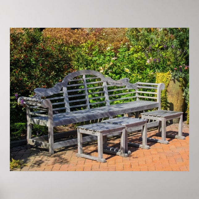 Affiche Banc en bois dans un jardin luxuriant (Devant)