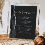 Affiche Barre mariage Menu Black Silver Agate Dark<br><div class="desc">Un panneau élégant pour votre menu de bar mariage. Les mots "menu barre" apparaissent dans la calligraphie d'écriture manuscrite gris argent avec des swashes au début et à la fin, avec le texte personnalisable ci-dessous. Un motif d'aquarelle noire, taillé avec une fausse parties scintillant argentée, orne la bordure gauche sur...</div>