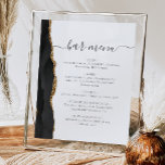 Affiche Barre mariage Menu Porte d'or noir<br><div class="desc">Un panneau élégant pour votre menu de bar mariage. Les mots "menu barre" apparaissent dans la calligraphie de l'écriture manuscrite grise au fusain avec des swashes au début et à la fin, avec le texte personnalisable ci-dessous. Un motif d'aquarelle noir orné d'une fausse parties scintillant dorée orne la bordure gauche...</div>