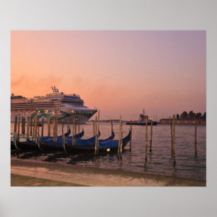 Affiche Bateau de croisière et gondoles près du Grand Cana