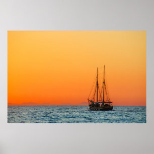 Affiche Bateau Sur Méditerranée au coucher du soleil