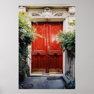 AFFICHE BÂTIMENT BLANC MONTRANT FERMÉ PORTE EN BOIS ROUGE