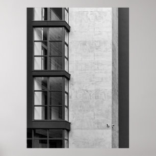 AFFICHE BÂTIMENT EN BÉTON GRIS AVEC FENÊTRE EN VERRE