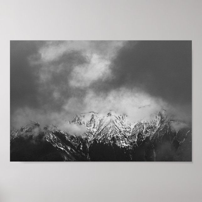 Affiche Black and white mountains in clouds (Devant)