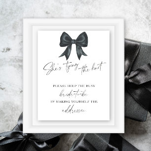 Affiche Black bow Bridal shower - Aidez la mariée occupée