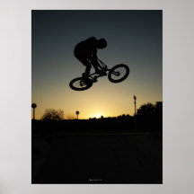 BMX freestyler cascade saut