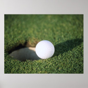 Affiche Boule de golf au bord du trou